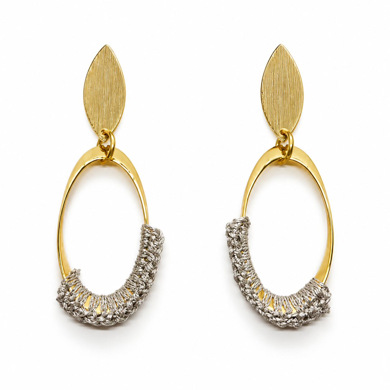 Aretes Brillo Ancestral – Aretes Tejidos Artesanales con Hilo Metalizado