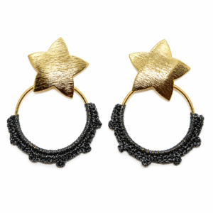 Aretes Lluvia de Estrellas – Aretes Tejidos en Hilo Metalizado Negro y Dorado